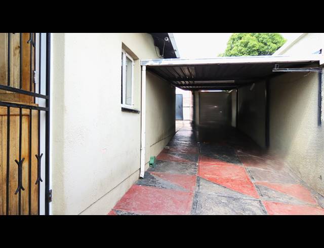 3 BEDROOM FREEHOLD FOR SALE IN KAGISO